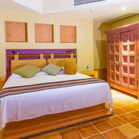 Hilton Grand Vacations Club Zihuatanejo Hotel Exterior foto