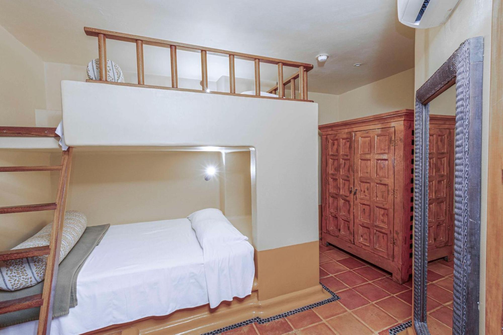 Hilton Grand Vacations Club Zihuatanejo Hotel Exterior foto