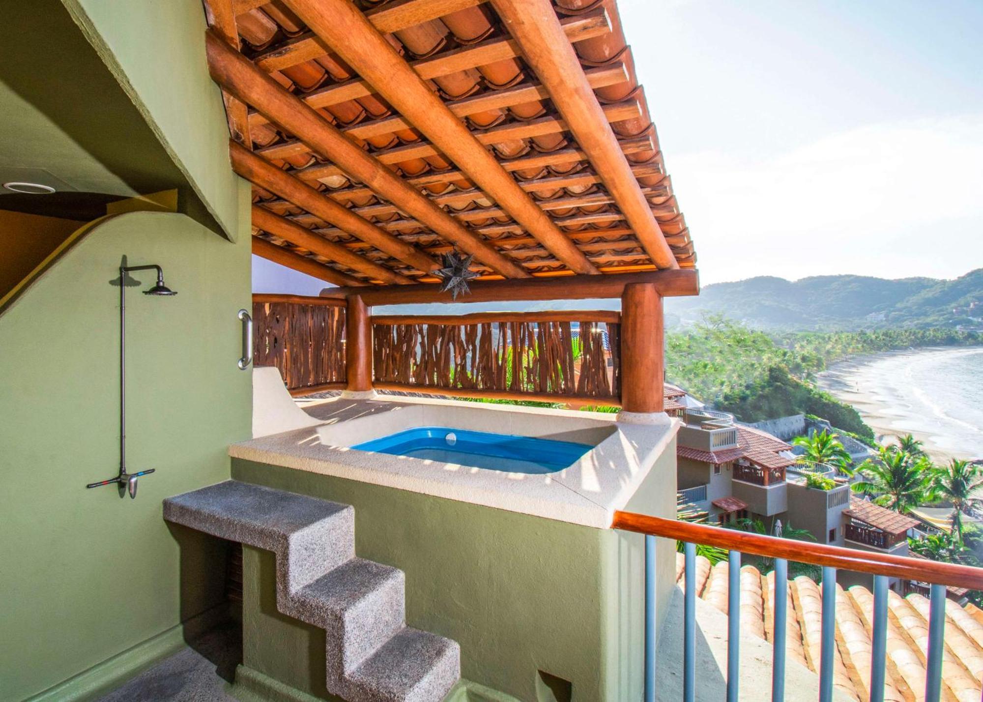 Hilton Grand Vacations Club Zihuatanejo Hotel Exterior foto