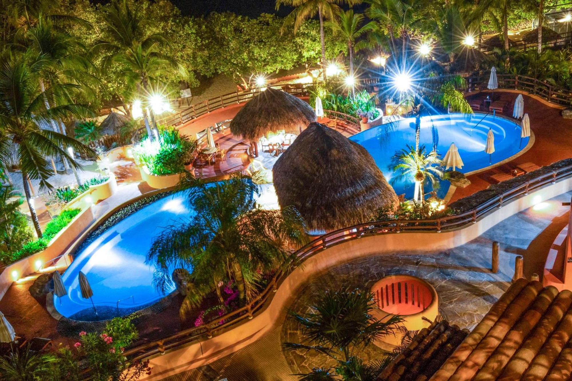 Hilton Grand Vacations Club Zihuatanejo Hotel Exterior foto